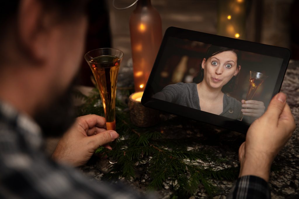 Man and woman on a virtual date during COVID.
